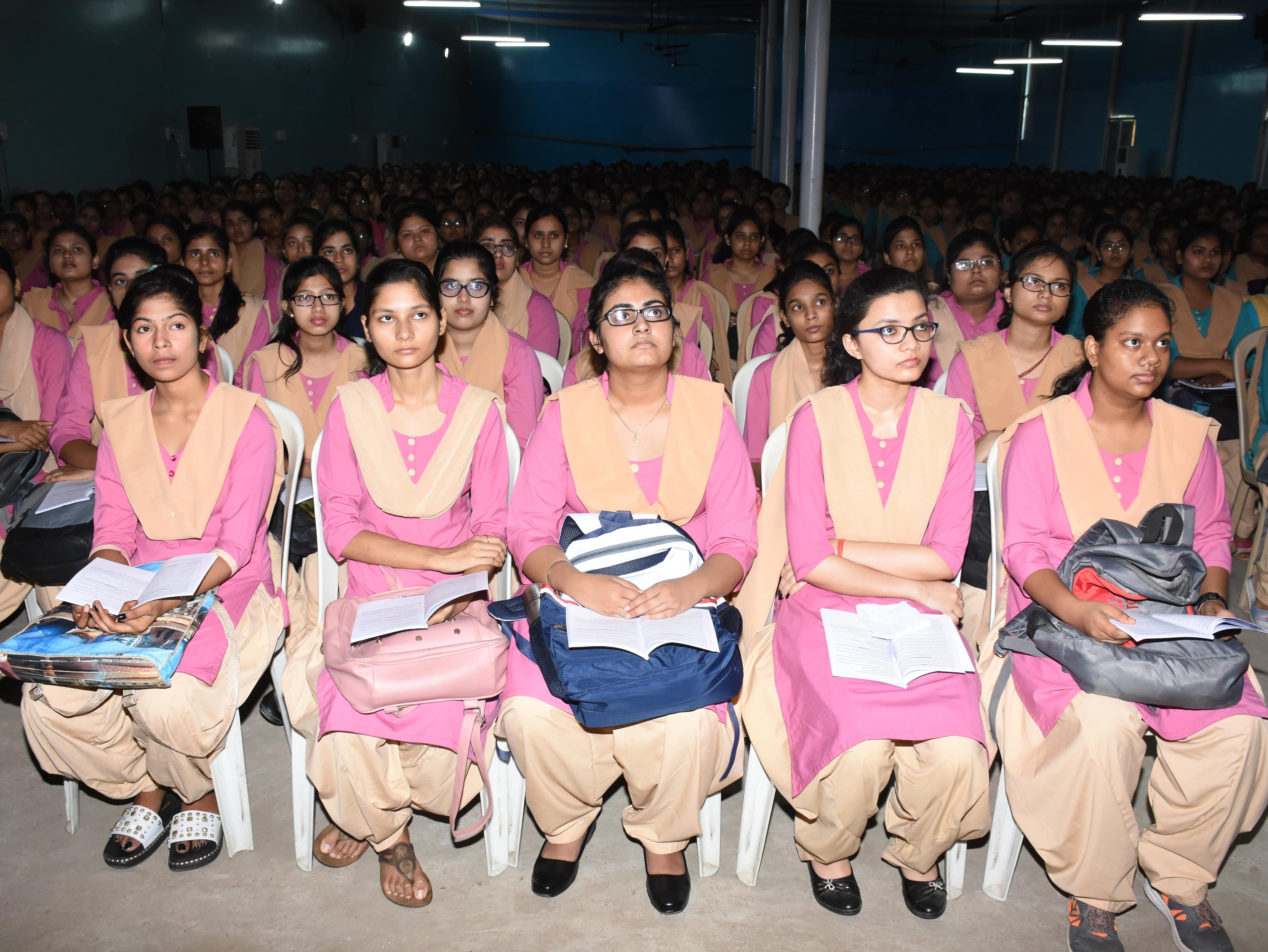 वोकेशनल कोर्स के लिए क्रीम शेड के यूनिफॉर्म फाइनल।