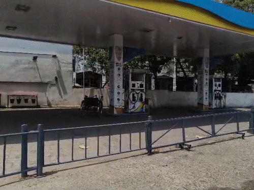 रायपुर बिलासपुर में कई पंप ड्राई हो गए हैं।