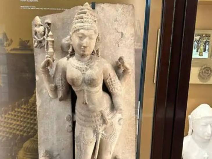 उत्खनन में मिली प्रतिमा जैन देवी अंबिका की होने का दावा किया गया था।