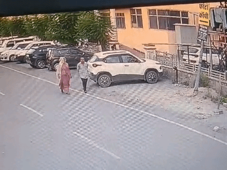 एमबी हॉस्पिटल पार्किंग से बाइक चोरी, CCTV:  पार्किंग में गार्ड होने के बावजूद हो गई चोरी, चेतक होते हुए देवाली की तरफ भागते दिखे बदमाश – Udaipur News