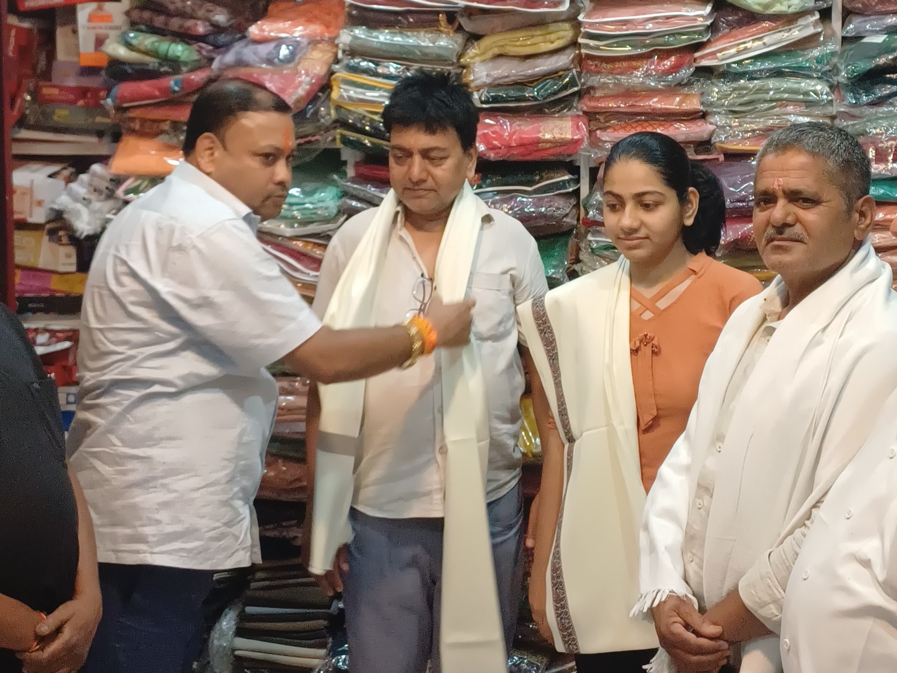 Gaya CBSE Topper Mahi Kumari Honored by BJP Leader Dr. Manish Mishra