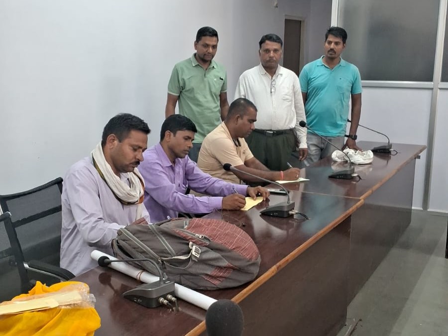 5 हजार की रिश्वत लेते पटवारी ट्रैप - Dainik Bhaskar