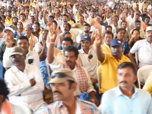 आंध्र प्रदेश के मुख्यमंत्री चंद्रबाबू नायडू ने शनिवार को श्रीकाकुलम जिले में जनसभा की। - Dainik Bhaskar