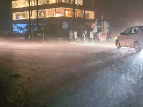 बारिश से गर्मी से राहत मिली, तस्वीर कचना रोड की है।