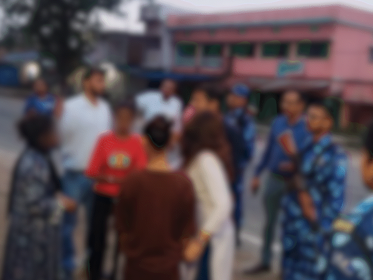 छापेमारी में 8 विदेशी लड़कियां भी रेस्क्यू की गई हैं। इन्हें पैसों का लालच देकर यहां लाया गया था।
