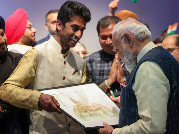 भारतीय मूल के एक युवक ने पीएम मोदी को राम मंदिर की पेटिंग गिफ्ट की।