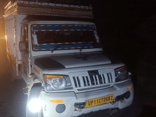 मौके पर खड़ी महिंद्रा जीप, जिसमें गौमांस ले जाया जा रहा था।