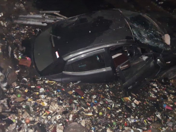 Meerut Nala Construction Accident | Car Falls, Two Injured; Crane Rescue