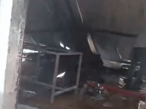 दमकल विभाग की 10 गाड़ियों से दो घंटे में पाया आग पर काबू।