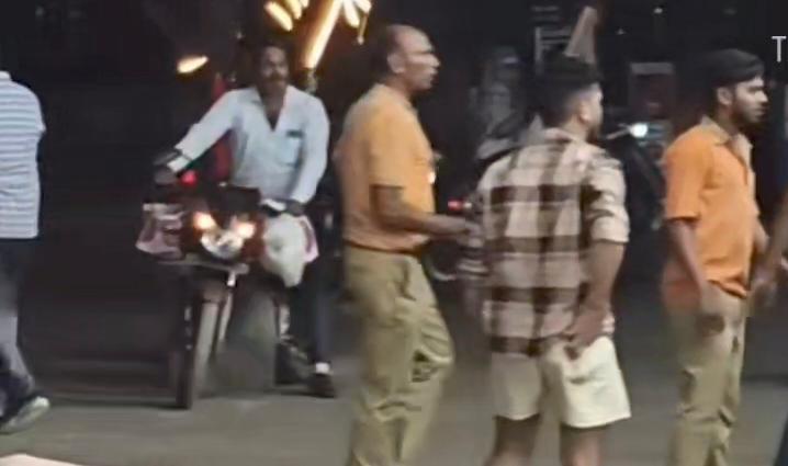 पेट्रोल पंप पर मची अफरा-तफरी।
