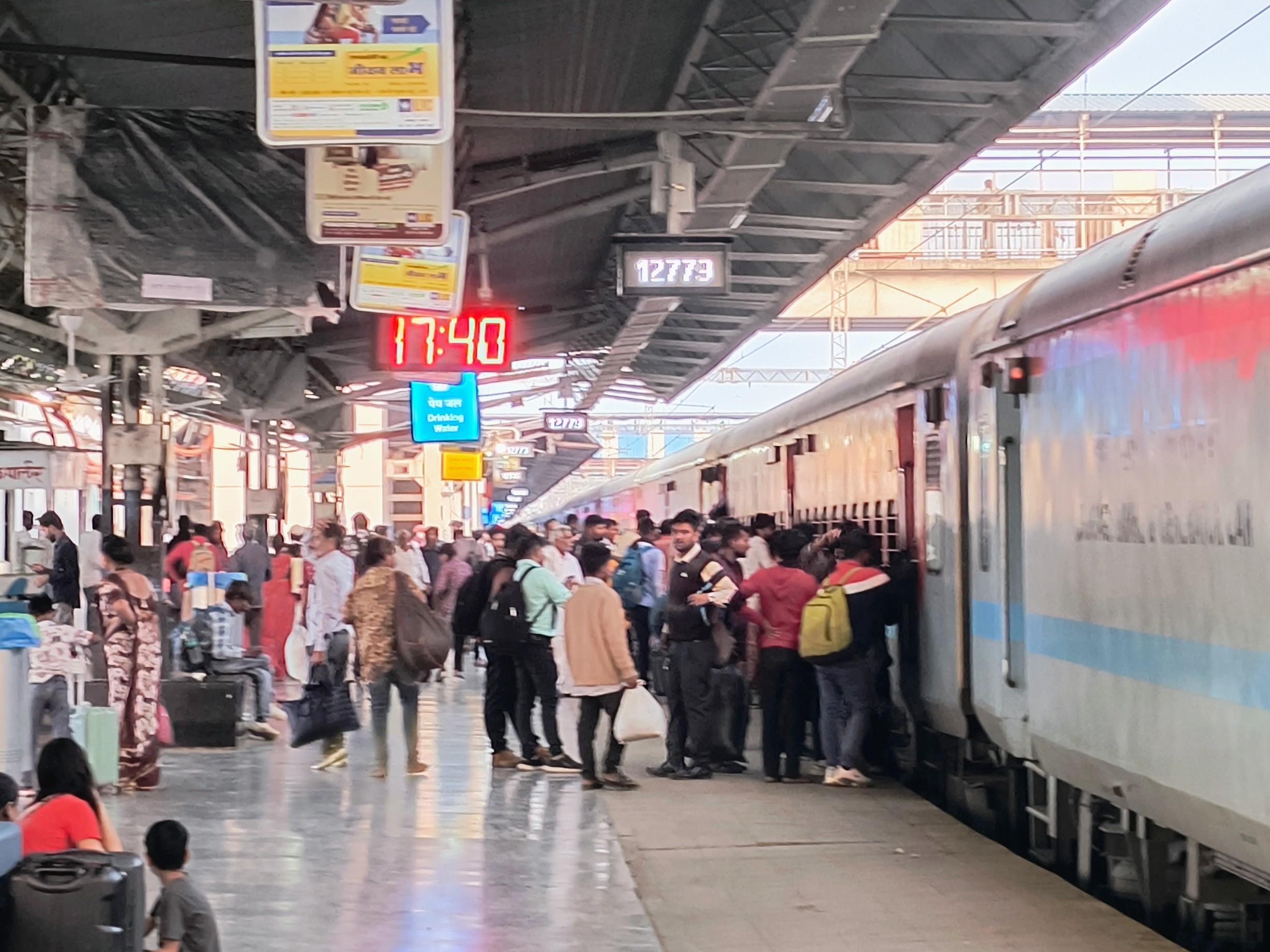Bieža Ragi Pune-Gorakhpur Summer Special Train Stops: Itarasi, Rani Kamlapati, Beena