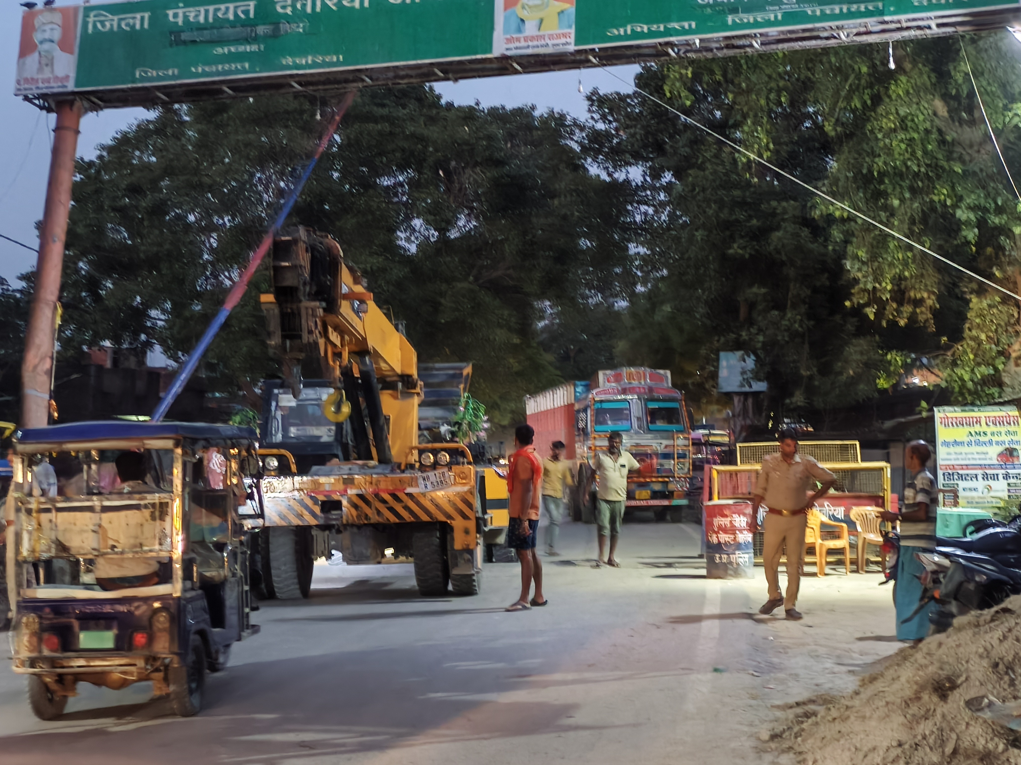 Traffic Jam Mehrauna Check Post | Crane Breakdown Halts Traffic