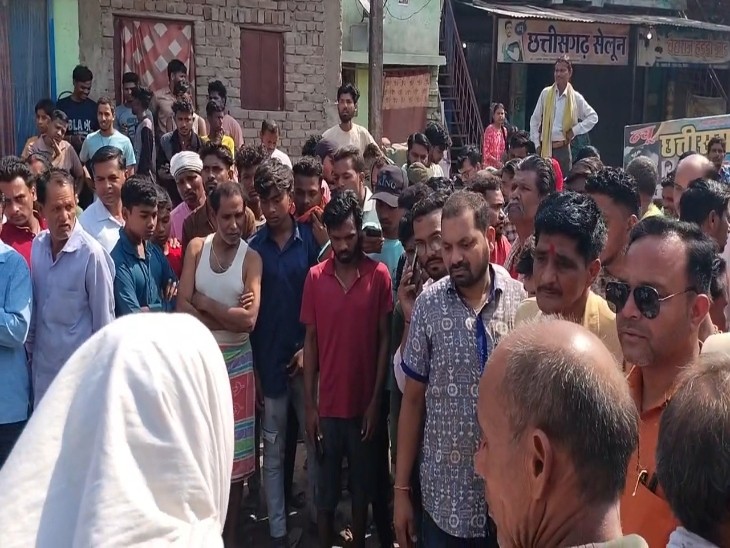 घटना के बाद स्थानीय लोगों में आक्रोश देखा गया।