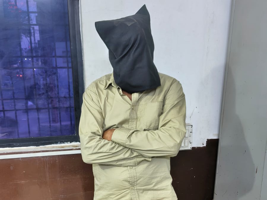 आरोपी को गिरफ्तार कर जेल भेज दिया गया है।