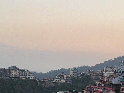 महाराष्ट्र का अमरावती-वर्धा देश में सबसे गर्म, तापमान 46°C: 8 राज्यों में पारा 40° पार; गुजरात की जंगल सफारी में जानवरों के लिए AC-स्प्रिंकलर लगाए शिमला में सुबह के समय आसमान में हल्के बादल छाए। अब धूप खिली है।