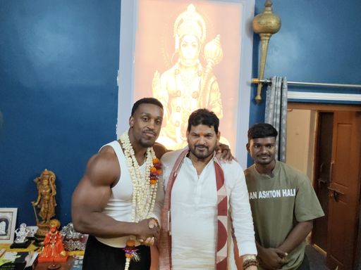 Ashton Hall looked quite excited after meeting Brijbhushan Sharan Singh. Indian social media influencer Yogendra Kushwaha was also with him during this time