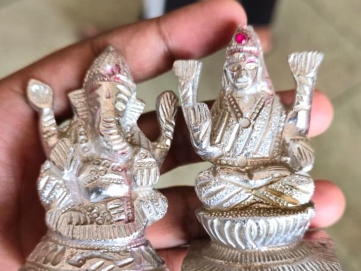 ਚੋਰ ਕੋਲੋਂ ਚਾਂਦੀ ਦੀਆਂ ਮੂਰਤੀਆਂ ਬਰਾਮਦ