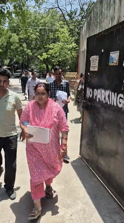 अभ्यर्थियों ने गणित के प्रश्नपत्र को चुनौतीपूर्ण बताया। कई उम्मीदवारों ने कहा कि गणित का पेपर पिछले प्रारम्भिक परीक्षा के स्तर से कहीं अधिक कठिन था