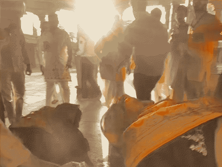 भोजशाला परिसर को महिलाओं ने गोबर से लीपा।