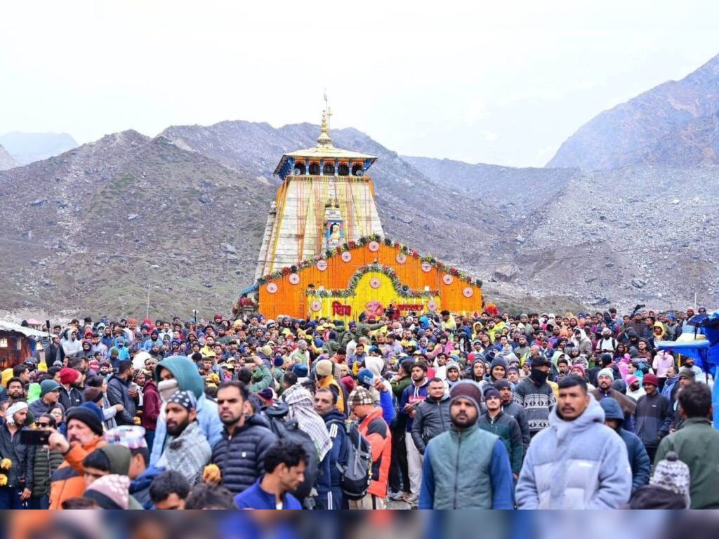 12 हजार फीट ऊपर जद्दोजहद:  केदारनाथ में क्षमता से 40% ज्यादा श्रद्धालु, रात में हो रही मुश्किल