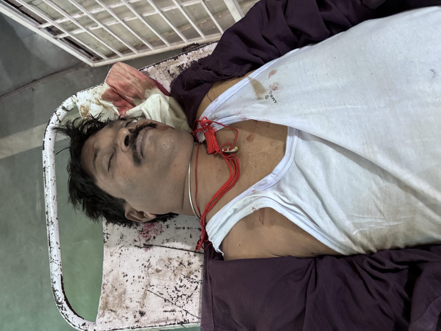 डॉक्टरों ने जांच के बाद मनोहर को मृत घोषित कर दिया।