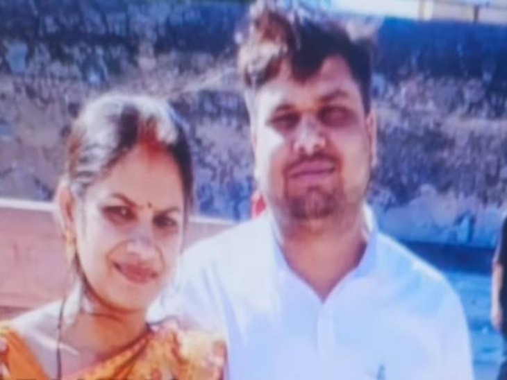 पत्नी के साथ कॉन्स्टेबल राकेश कुमार पटेल। (फाइल फोटो)