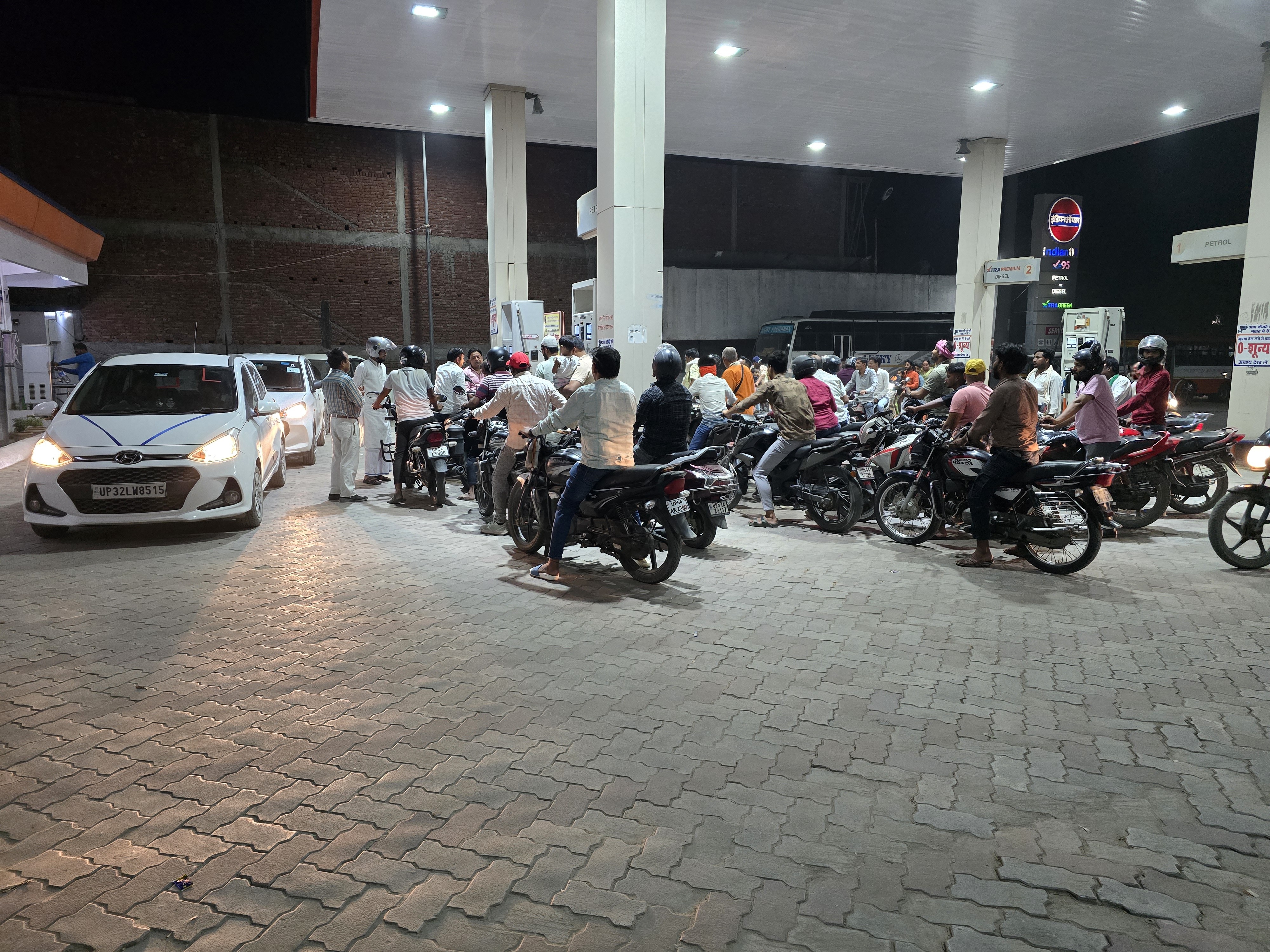 Mau Fuel Crisis | Petrol-Diesel Shortage; Station Crowds & Hoarding ...
