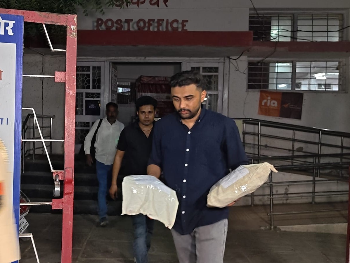 चॉकलेट पार्सल में संदिग्ध पदार्थ