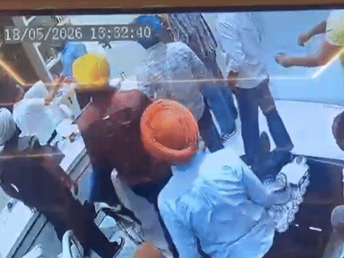 वारदात CCTV में कैद।