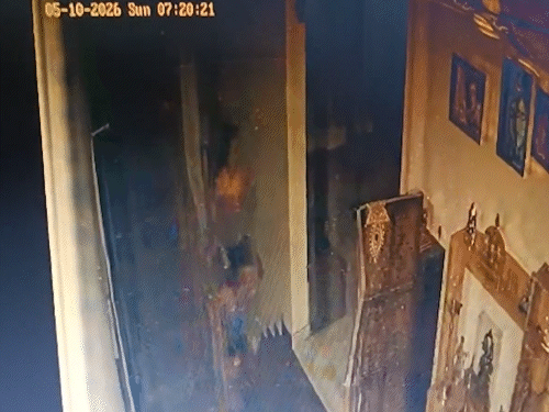 CCTV फुटेज में ट्विशा शाम 7.20 बजे सीढ़ियों से ऊपर जाती दिखी।