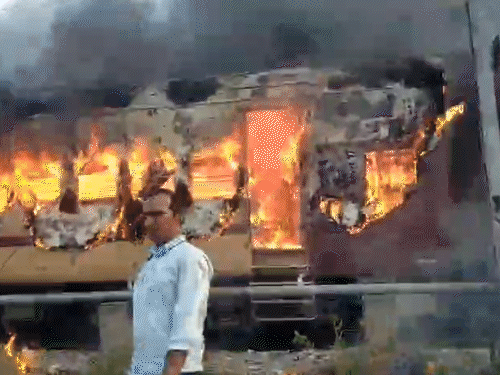 1 घंटे के सासाराम स्टेशन पर भगदड़ के हालात बन गए।