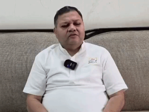 पूर्व कांग्रेस विधायक नीरज शर्मा लगातार इस मामले को लेकर सरकार पर हमला बोल रहे हैं।
