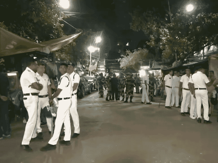 घटना के बाद इलाके में अतिरिक्त पुलिस बल और केंद्रीय बल तैनात किए गए है।