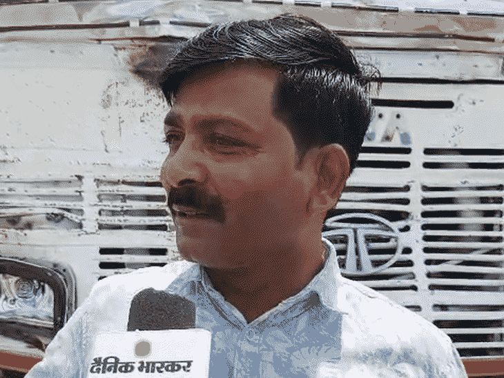 नया गांव के प्रधान प्रदीप वर्मा ने बताया- ओवरटेक के चक्कर में हादसा हुआ।