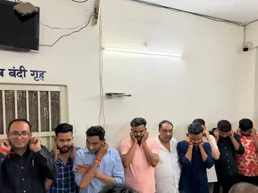 बिलासपुर में जनता कंस्ट्रक्शन से 9 जुआरियों को गिरफ्तार किया गया।