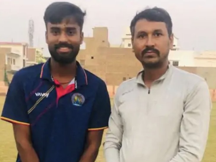 कोच धीरज शर्मा के साथ मानव सुथार।
