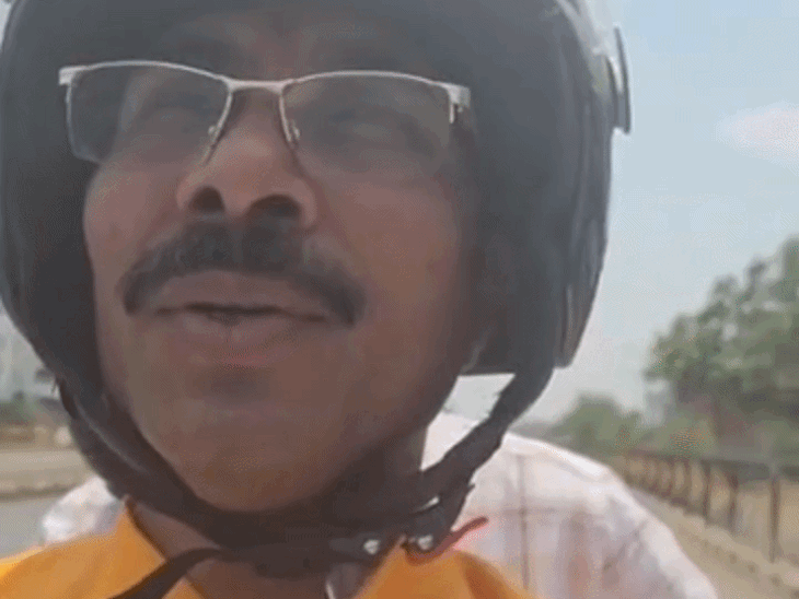 वाहन चलाते समय मोबाइल का उपयोग मोटर व्हीकल एक्ट का स्पष्ट उल्लंघन है। - Dainik Bhaskar
