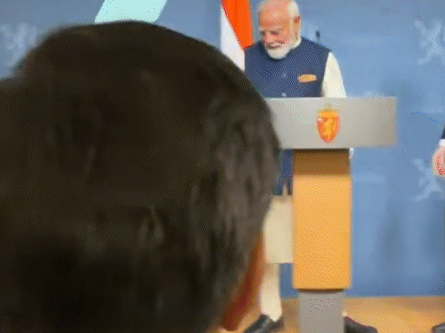 जॉइंट प्रेस मीट के बाद पीएम बाहर निकल गए।