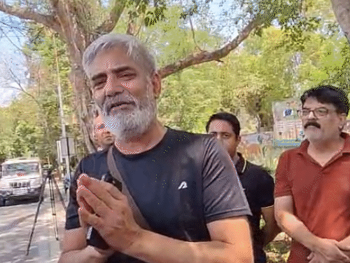 ट्विशा के पिता नवनिधि शर्मा ने हाथ जोड़कर बेटी के लिए न्याय मांगा।