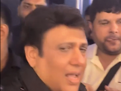 Seeing the matter escalating, Govinda immediately intervened. In the video, he is heard coming between the two parties and saying, 'Sir ji... leave it...'