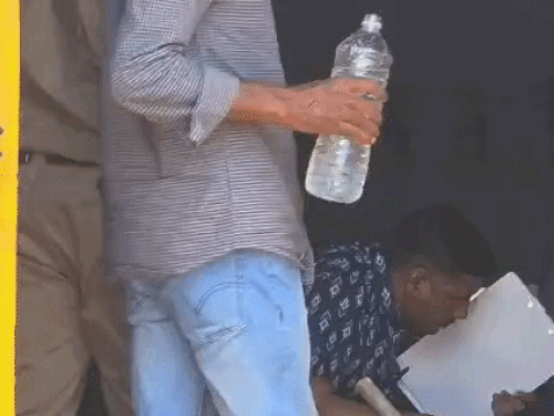 सीकर से एफएसएल टीम दोपहर करीब 1 बजे जांच के लिए मौके पर पहुंची।