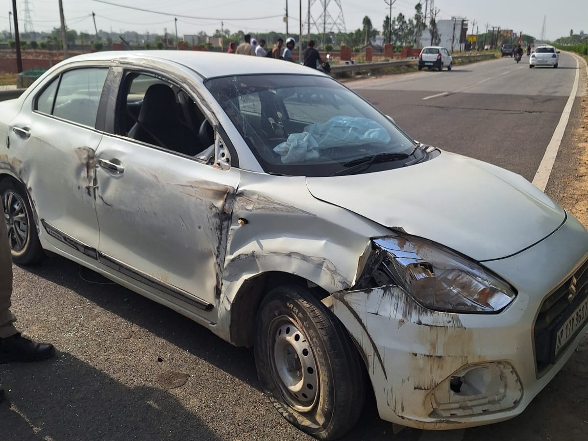 Baghpat Car Accident | Divider Mishap Safely Escaped