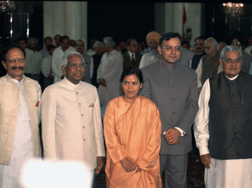 पूर्व पीएम अटल बिहारी वाजपेयी के करीबी थे भुवन खंडूरी।