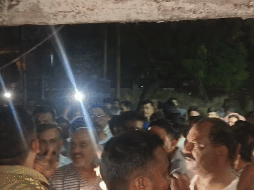 Angry people surrounded the power house and chanted slogans.