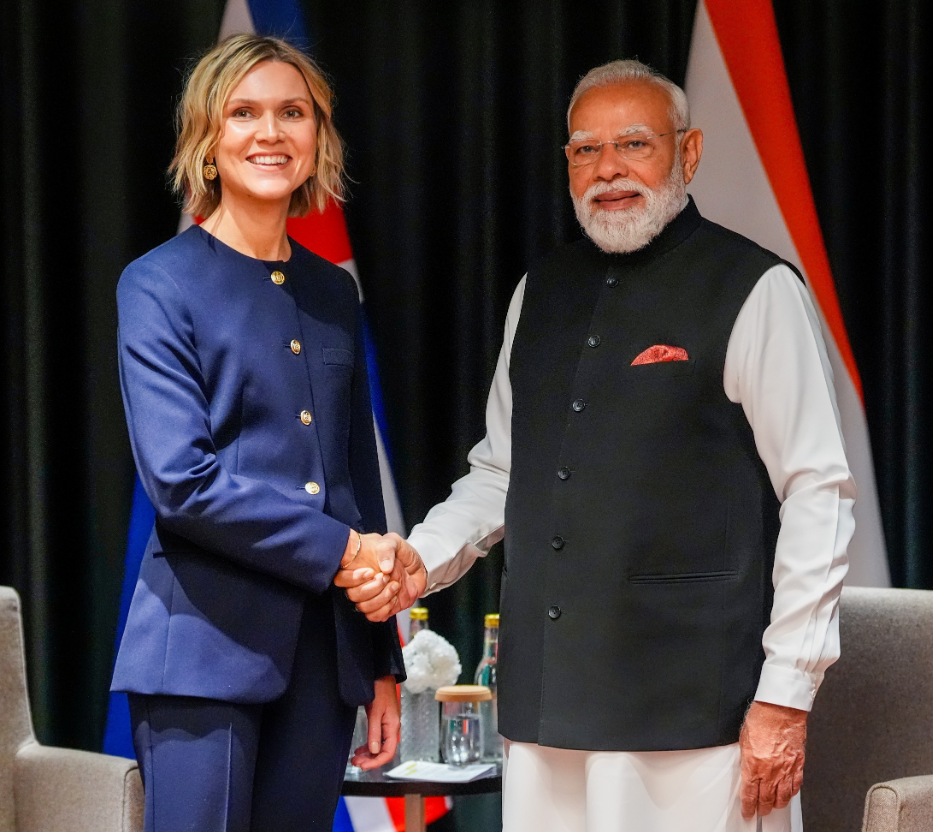 पीएम मोदी ने मंगलवार को ओस्लो में आइसलैंड की PM क्रिस्ट्रुन म्योल फ्रॉस्टाडोटिर से मुलाकात की।