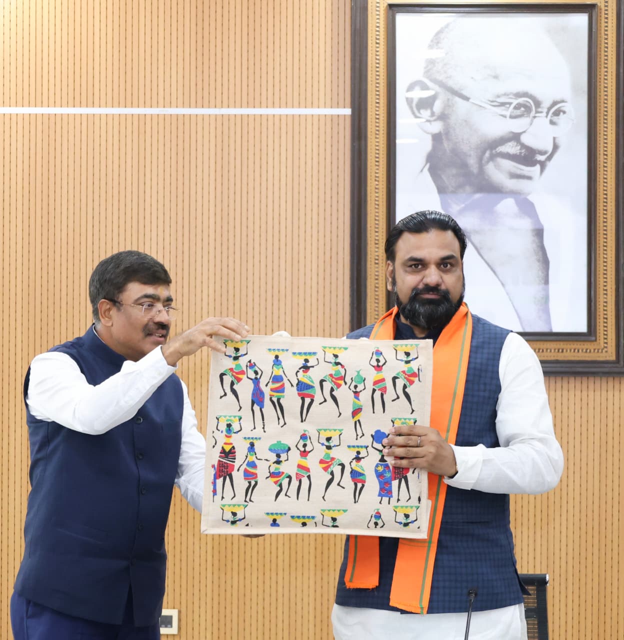 बैठक में सबसे ज्यादा चर्चा पटना हवाई अड्डे के रनवे विस्तार और उसकी क्षमता बढ़ाने को लेकर हुई।