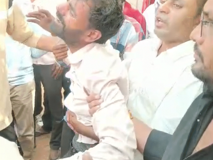 मृतक के बेटे मोहनलाल ने बताया कि एजेंसी मालिक ने फोन कर सूचना दी की, लेकिन खुद ही मौके से गायब मिलीं।