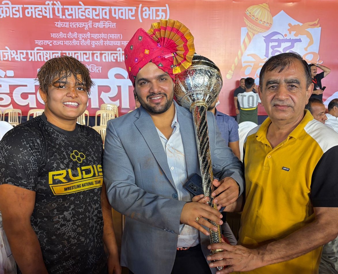 नेशनल कुश्ती प्रतियोगिता में काजल ने 65 प्लस भार वर्ग में गोल्ड मेडल जीतकर हिंद केसरी का प्रतिष्ठित खिताब अपने नाम किया। (काली टीशर्ट में काजल)