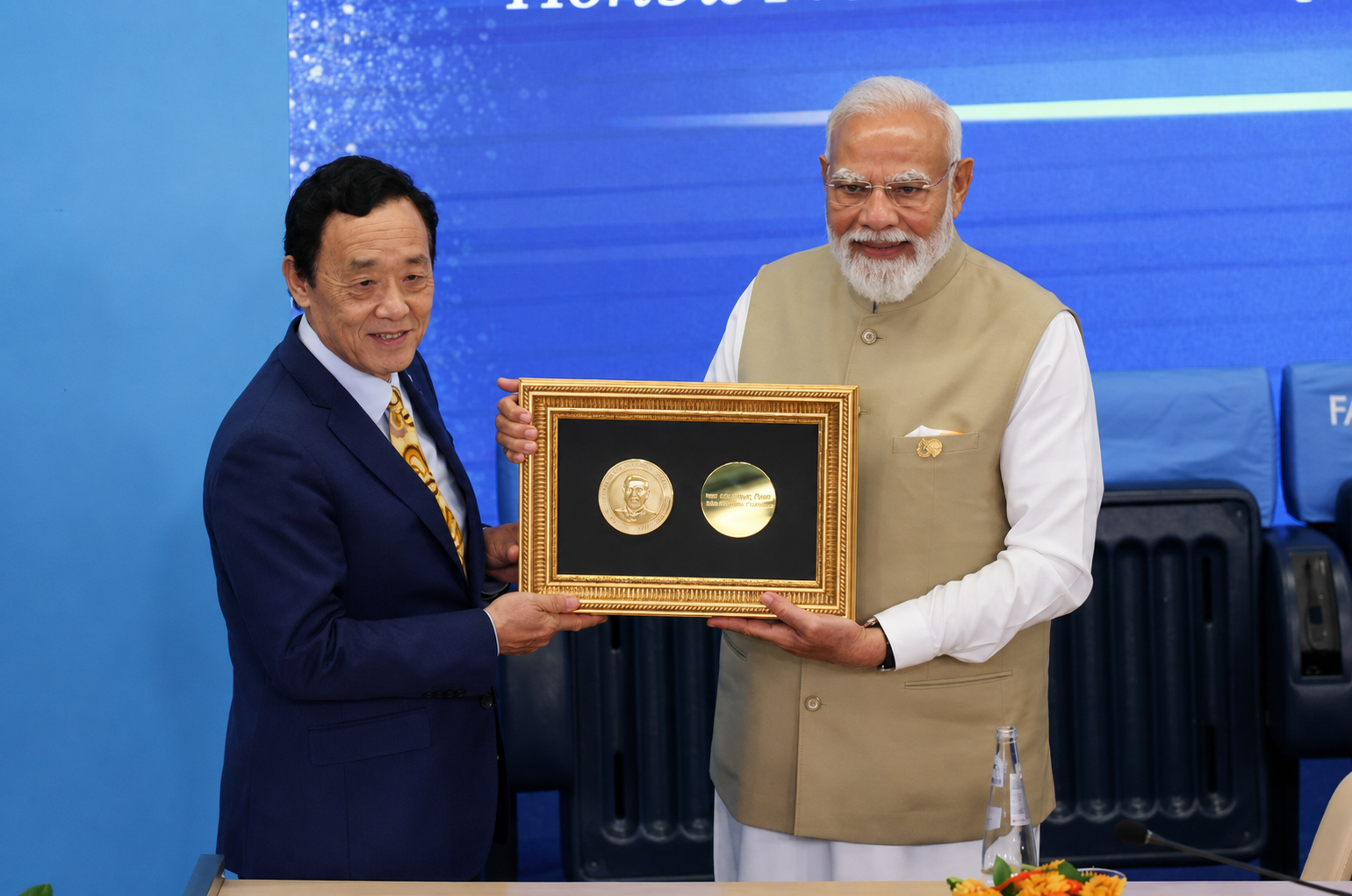 पीएम मोदी को रोम में UN के फूड एंड एग्रीकल्चर ऑर्गेनाइजेशन ने एग्रीकोला मेडल दिया।