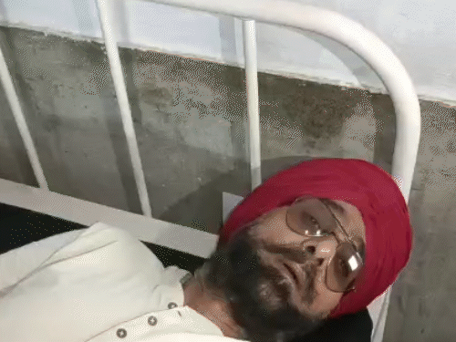 अस्पताल में भर्ती बच्ची के दादा करम सिंह ने कहा कि पोती रवि जोत कौर को हमने ही पाला है।